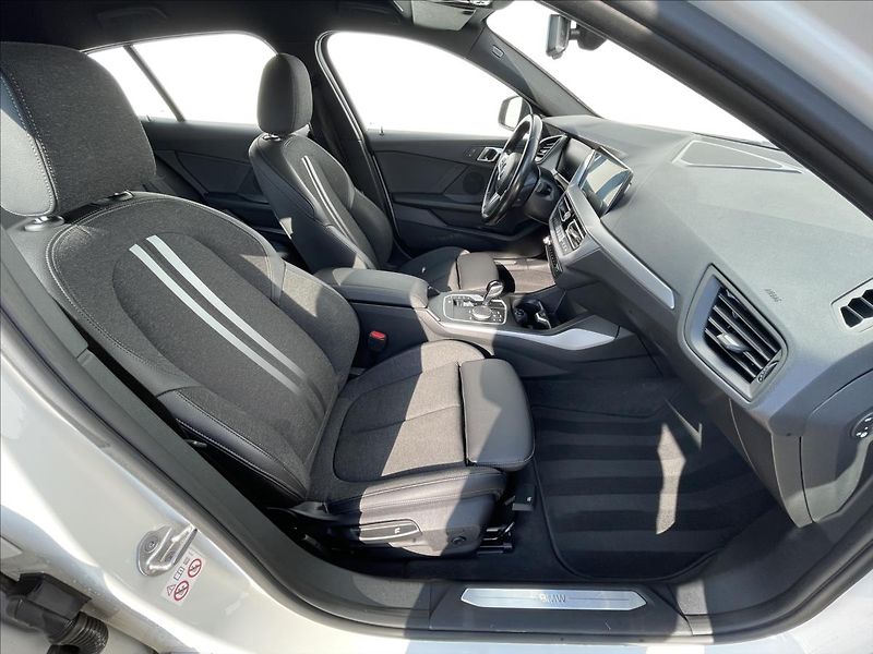 BMW Řada 1 2,0 120d xDrive Advantage A8 - fotka 17 z 22