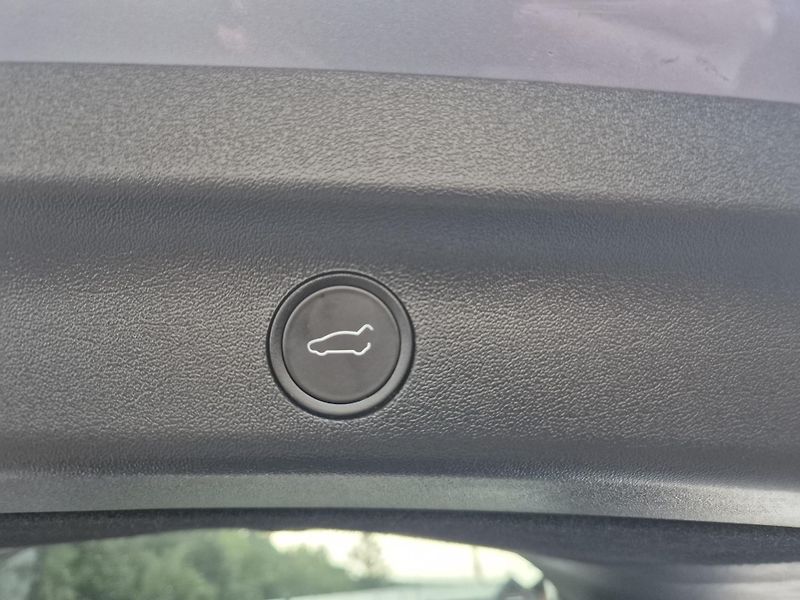 Tesla Model Y LONG RANGE DUAL MOTOR 95,0% - fotka 46 z 49