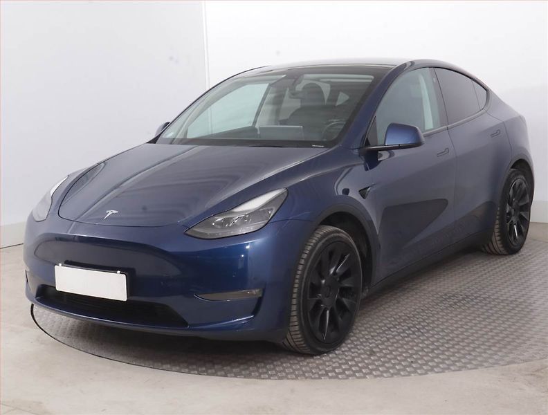 Tesla Model Y (2022) Long Range AWD 79kWh, SoH 90% - fotka 2 z 21