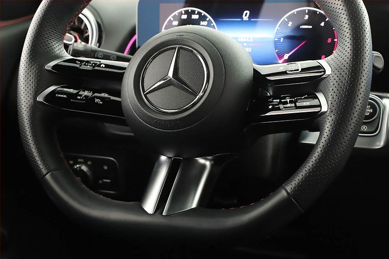 Mercedes-Benz GLB (2025) 200 d 4MATIC, AMG Line - fotka 20 z 20
