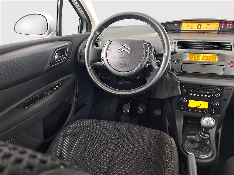 Citroën C4 (2009) 2.0 HDI, Tažné, pěkný stav - fotka 7 z 18