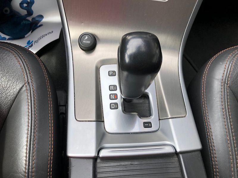 Volvo XC60 (2010) 2.4 D5 AWD - fotka 20 z 33