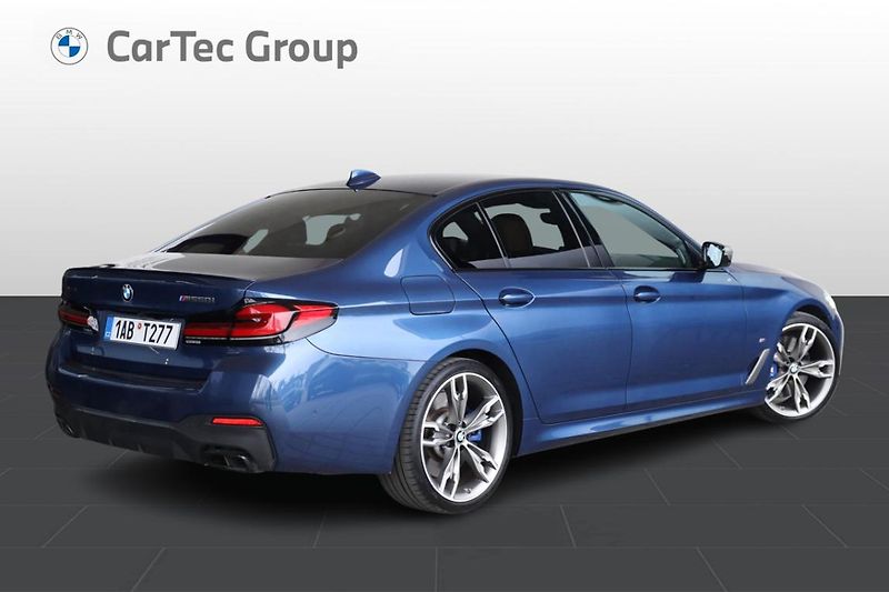 BMW Řada 5 M550i xDrive - fotka 3 z 30