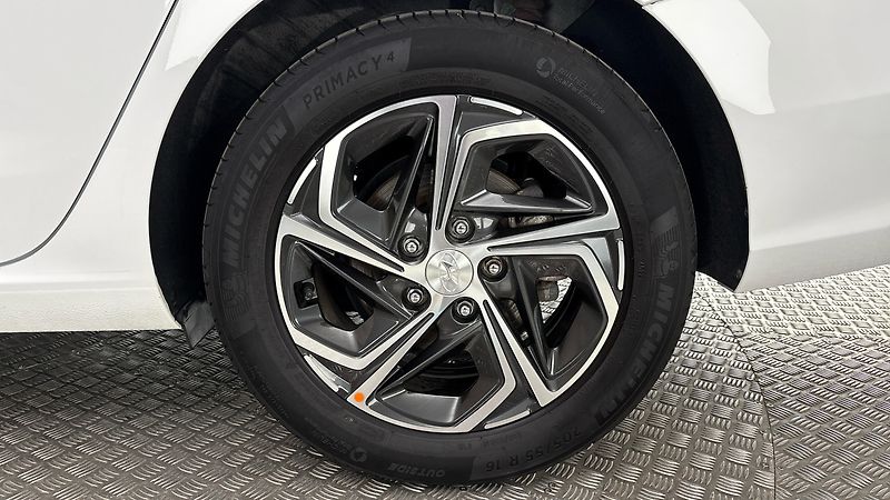 Hyundai i30 1.5 T-GDI Smart Kombi - fotka 19 z 26