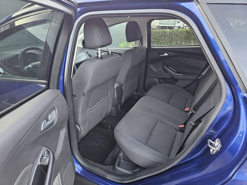 Ford Focus 1.0 92kW,VÝHŘEV,2xKOLA,SERVIS - fotka 42 z 64