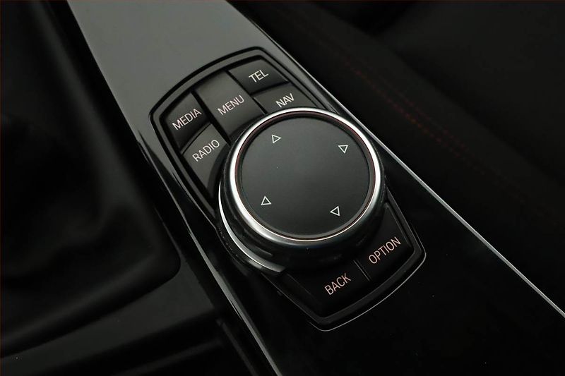 BMW Řada 3 (2016) 320 d, Navi, Tempomat - fotka 15 z 20