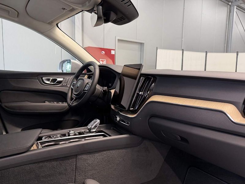 Volvo XC60 (2026) B5 2.0L 250+14 HP AT8 FWD PLUS - fotka 21 z 26