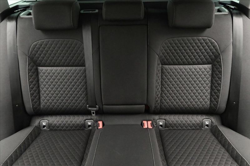 Škoda Superb 2,0 TDI 110 kW DSG TAŽNÉ NAVI - fotka 27 z 31