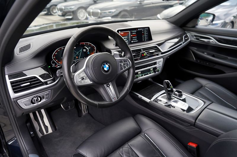 BMW Řada 7 750i xDrive Mpaket/530 PS - fotka 28 z 47