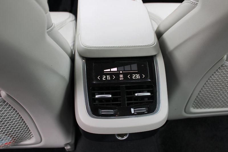 Volvo S90 (2017) 2.0d KŮŽE NAVI KLIMA LED 4x4 - fotka 18 z 29