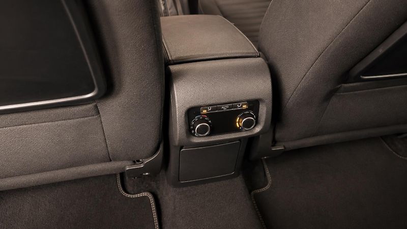 Volkswagen Sharan (2015) 2.OTDi-130kW-DSG-Highline-7mís - fotka 11 z 14