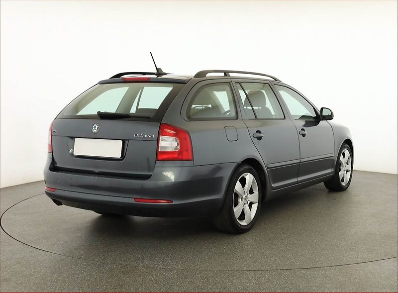 Škoda Octavia (2011) Ambiente 1.6 TDI, Automat - fotka 5 z 14