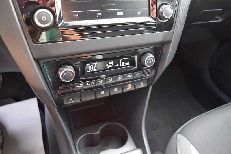 Škoda Rapid (2016) 1.2TSI 66kw AMBITION JOY XENON - fotka 21 z 49