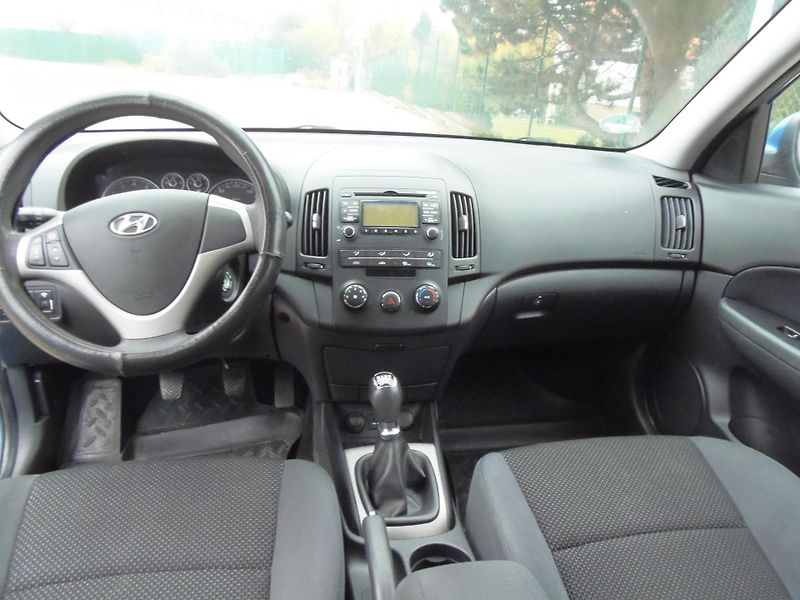 Hyundai i30 (2011) 1.4i CW kombi ČR původ - fotka 9 z 22