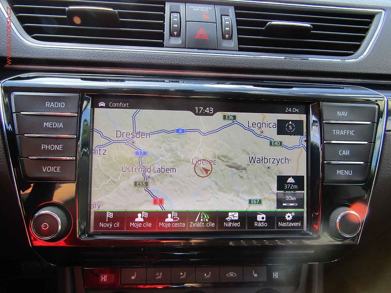Škoda Superb (2016) 2.0 TDI 4x4, ČR, DSG, bixen - fotka 18 z 25