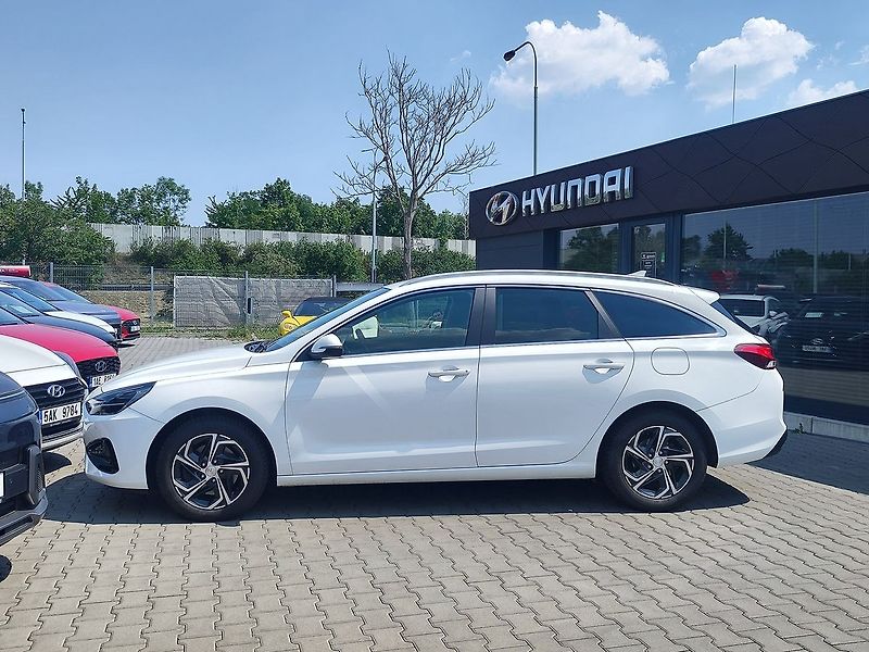 Hyundai i30 1.6 CRDi/85kW Smart - fotka 8 z 30