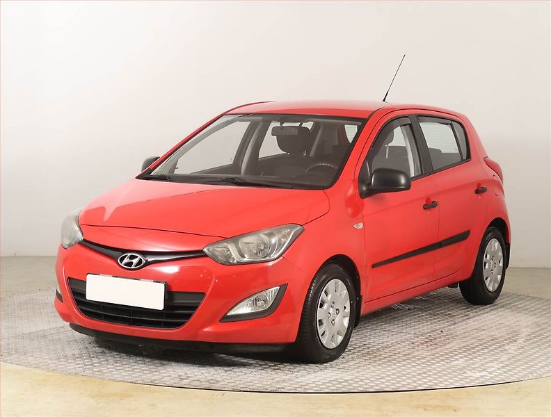 Hyundai i20 (2013) 1.2, nová STK, jezdí dobře - fotka 2 z 14