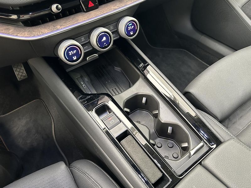 Škoda Superb 2.0 TDI L & K - fotka 24 z 30
