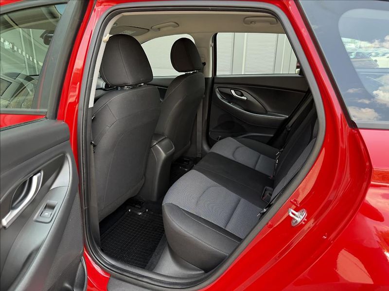 Hyundai i30 1,4 i  WG Trikolor Komfort - fotka 11 z 28