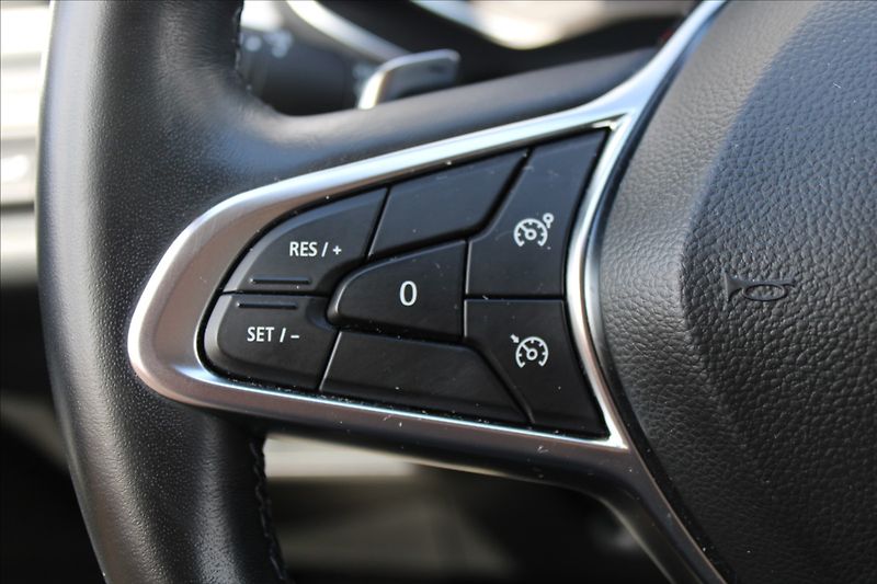 Renault Captur 1,3 TCe  1.MAJ,AUTOMAT,INTENS - fotka 21 z 35