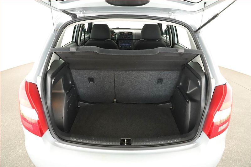 Škoda Fabia (2011) 1.2, nová STK, slušný stav - fotka 11 z 11