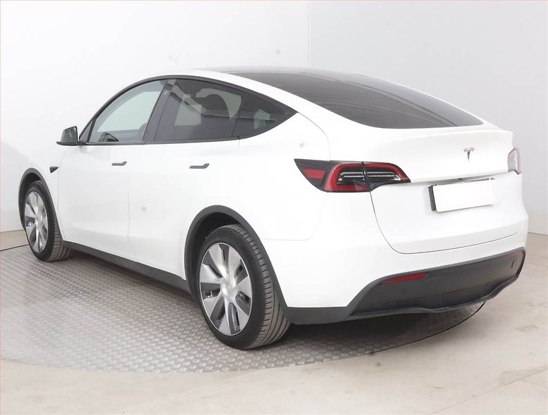 Tesla Model Y (2023) Long Range AWD 79kWh, SoH 90% - fotka 4 z 23