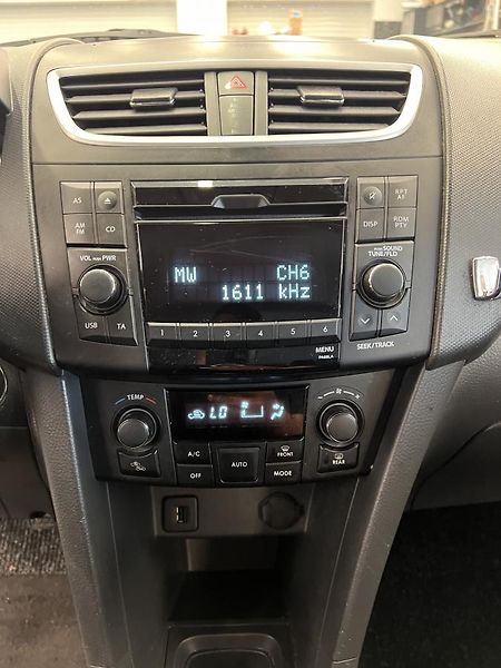 Suzuki Swift 1.2l 69 kW - fotka 12 z 18