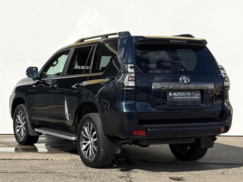 Toyota Land Cruiser 2.8 D-4D AT AWD 150kW Executiv - fotka 7 z 25