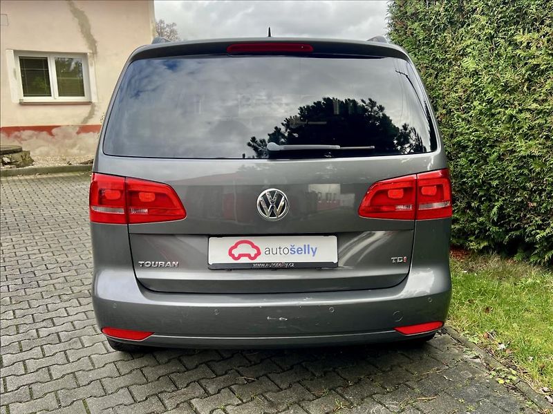 Volkswagen Touran 1,6 TDi / KLIMA / 7MÍST / DSG - fotka 4 z 39