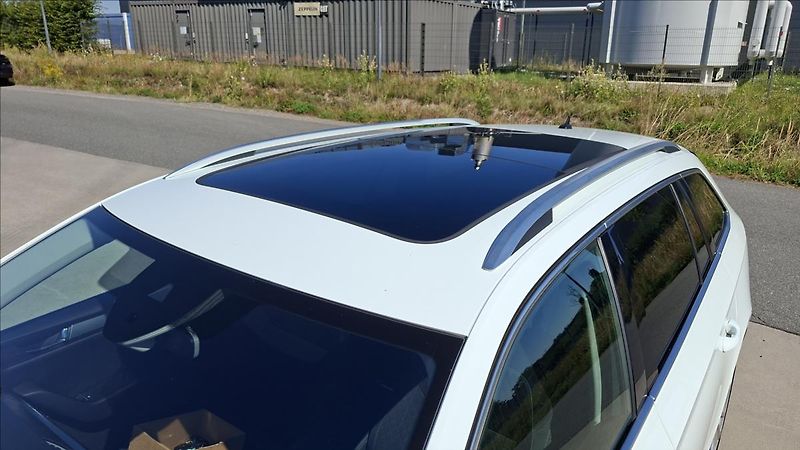 Škoda Superb 1,6 TDi 88 Kw Style DSG DPH - fotka 29 z 32