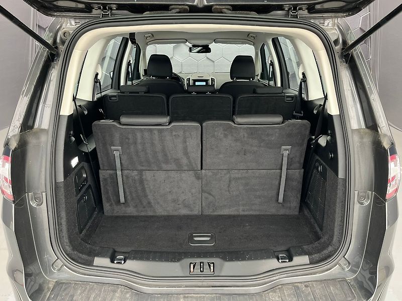 Ford Galaxy 2.0 EB, 140 kW, 7 míst, Cebia - fotka 30 z 45