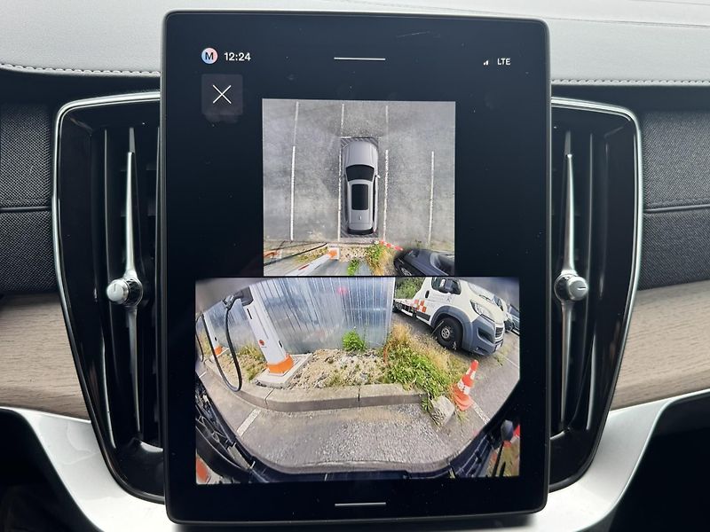 Volvo XC90 B5 AWD PLUS 360/ 7.m* / +kola  - fotka 48 z 49