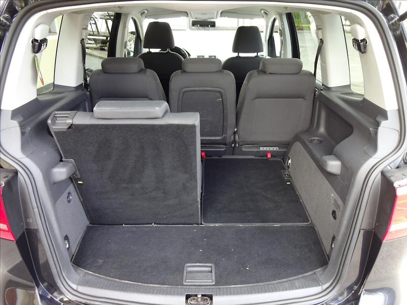 Volkswagen Touran 2,0 TDI 103kW 7.MÍST - fotka 25 z 55