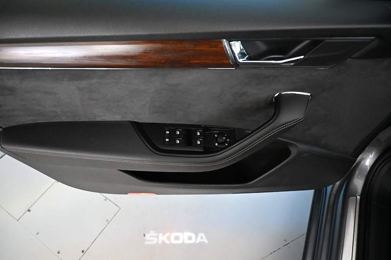 Škoda Superb (2023) 2.0 DSG 4x4 SCOUT Matrix LED T - fotka 16 z 40