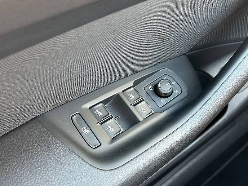 Volkswagen Passat Business 2,0 TDI 4M DSG - fotka 25 z 30