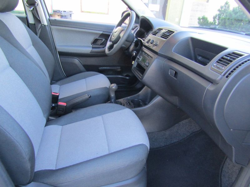 Škoda Fabia (2012) 1.2 12v 44kW ZIMNÍ PNEU - fotka 27 z 34