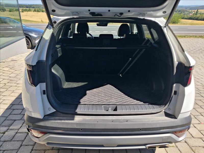 Hyundai Tucson 1,6   TGDI MT 20 YEARS LUXURY - fotka 4 z 11