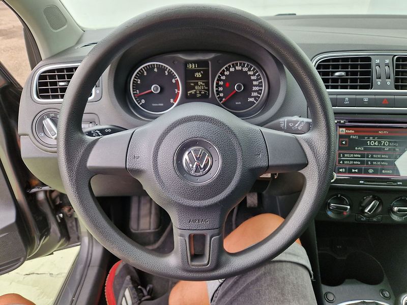 Volkswagen Polo Comfortline 1.4 - fotka 12 z 34