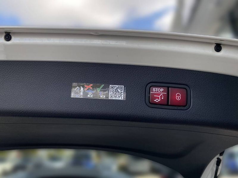 Mercedes-Benz GLC (2023) 400 e 4MATIC - fotka 28 z 29