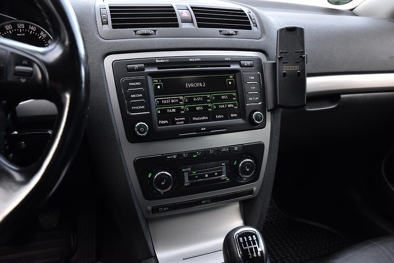 Škoda Octavia 2.0 TDi CR ELEGANCE,FACE,XENON - fotka 21 z 46