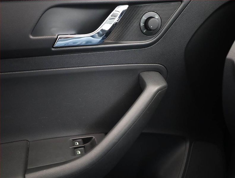 Škoda Rapid (2014) Ambition Plus 1.2 TSI - fotka 11 z 13