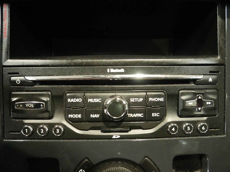 Peugeot 3008 (2010) 1.6HDi, 2.maj, Navi, panor - fotka 12 z 21