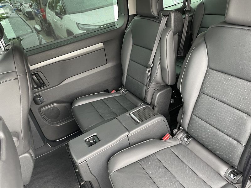 Toyota ProAce Verso 2.0 8AT L2 VIP 7S ODBĚR 3/2026 - fotka 14 z 30