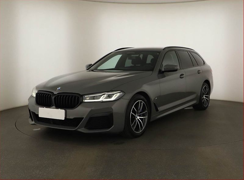 BMW Řada 5 (2021) 530d xDrive - fotka 2 z 20