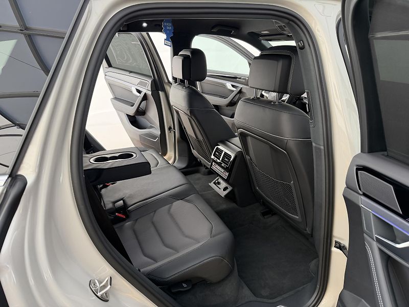 Volkswagen Touareg 3.0Tdi*210kw*1-MAJ*DPH*R-Line* - fotka 19 z 50