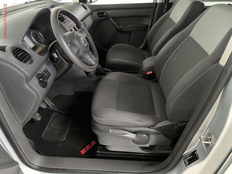 Volkswagen Caddy (2011) 1.6TDi MAXi 7míst, STK2/28 - fotka 9 z 17