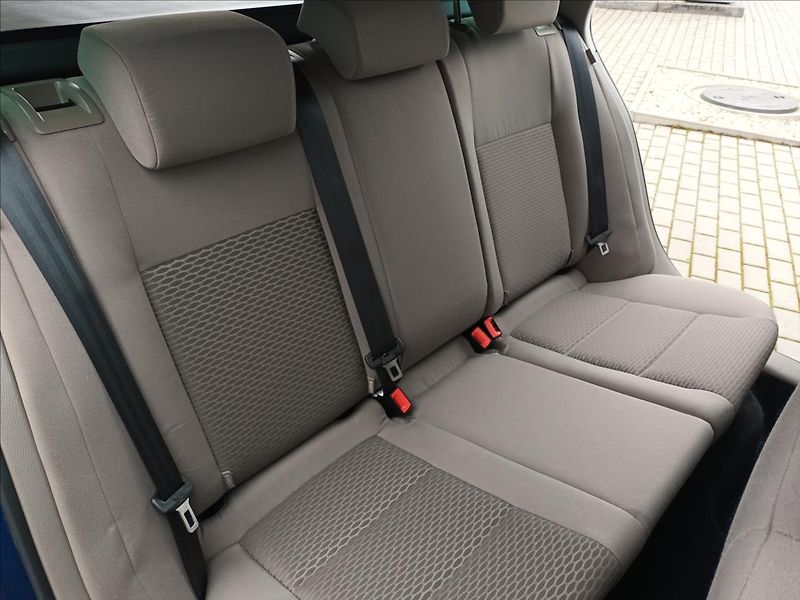 Volkswagen Golf 1,2 TSI,KLIMA,VÝHŘEV,SERVISKA - fotka 24 z 40