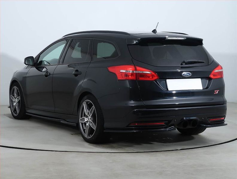 Ford Focus (2015) 2.0 EcoBoost ST, Kůže - fotka 4 z 22