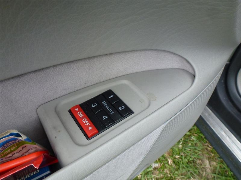 Audi A8 4,2 V8 Quattro 4x4 AUTOMAT - fotka 23 z 65