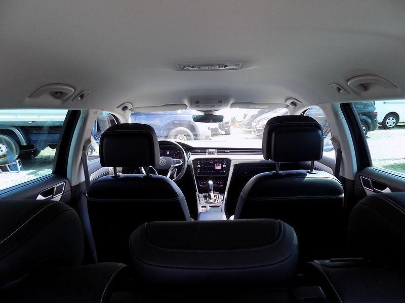 Volkswagen Passat 2,0 TDI R-LINE, MATRIX, ALCAN. - fotka 24 z 42